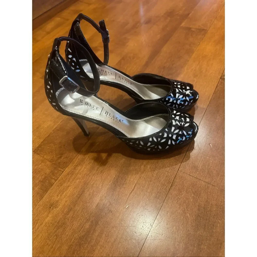 Woman’s White House black market, leather heels, size 6 1/2